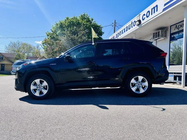 Used 2022 Volvo XC40 T5 Momentum