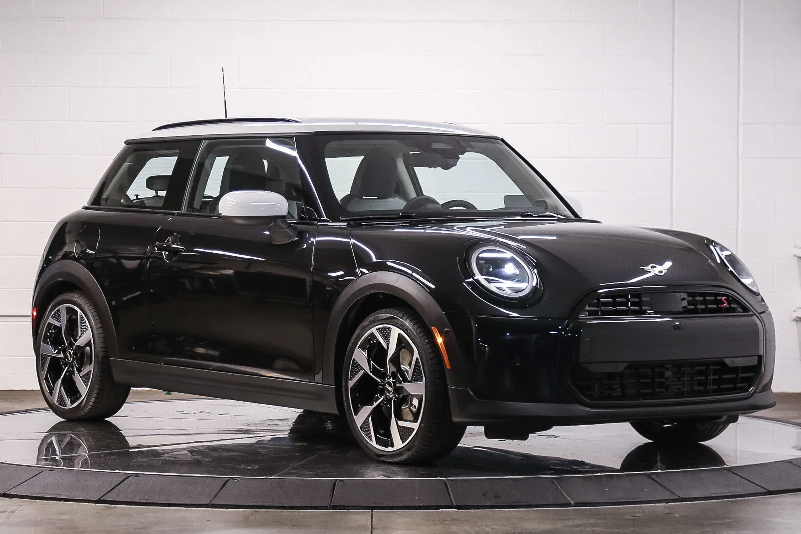 New 2024 MINI Cooper SE w/ Storage Package