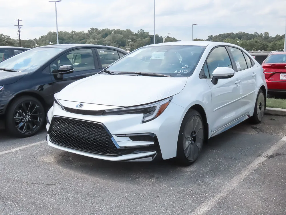 New 2025 Toyota Camry LE