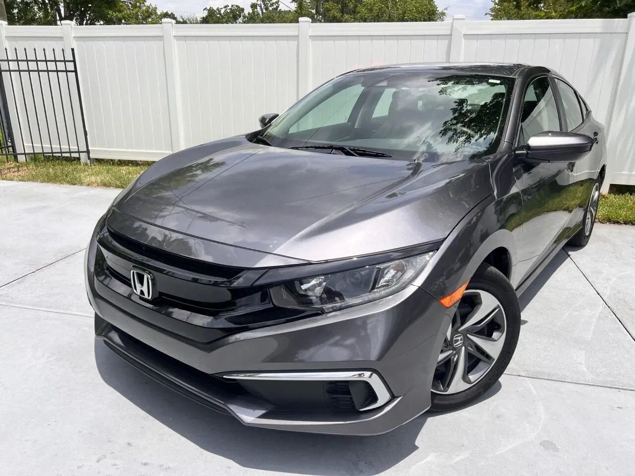 Used 2018 Dodge Grand Caravan SE w/ UConnect Hands-Free Group
