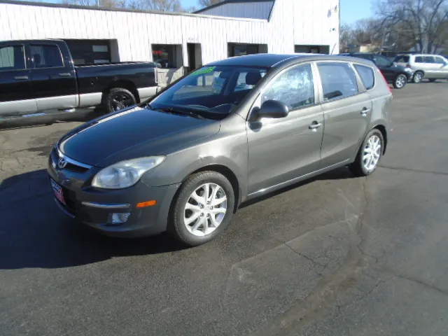 Used 2011 Chevrolet Traverse LT