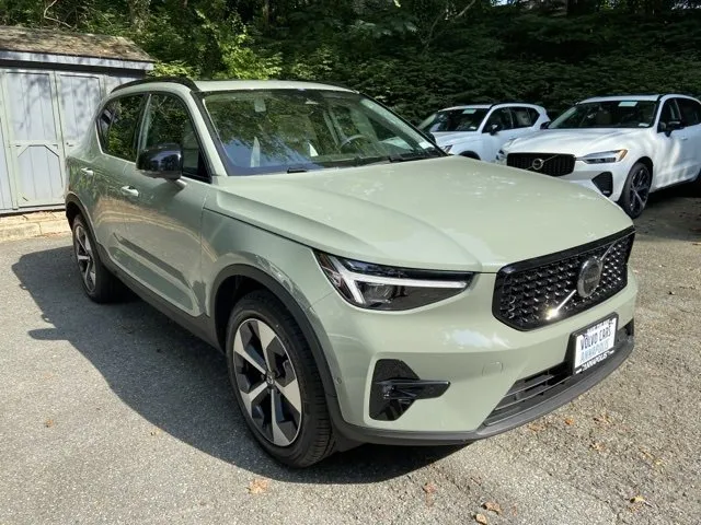 New 2024 Volvo XC40 B5 Plus w/ Protection Package Premier