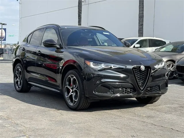 New 2024 Alfa Romeo Stelvio Sprint