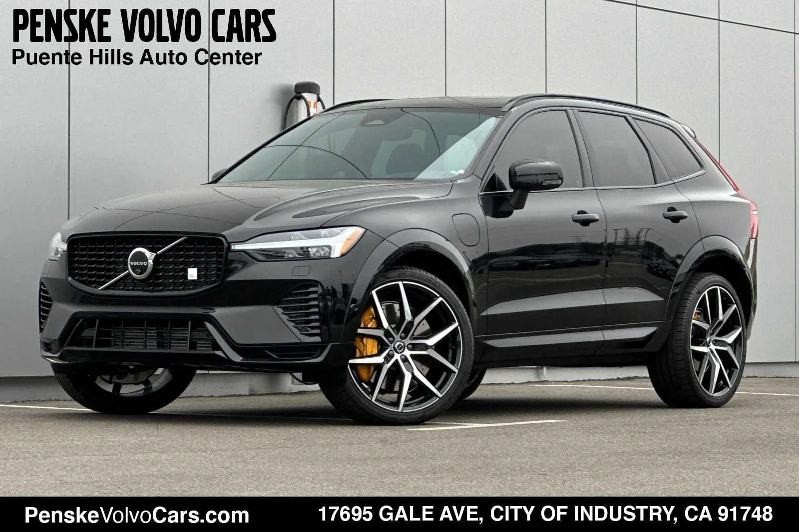 Certified 2021 Volvo XC60 T5 Momentum w/ Premium Package