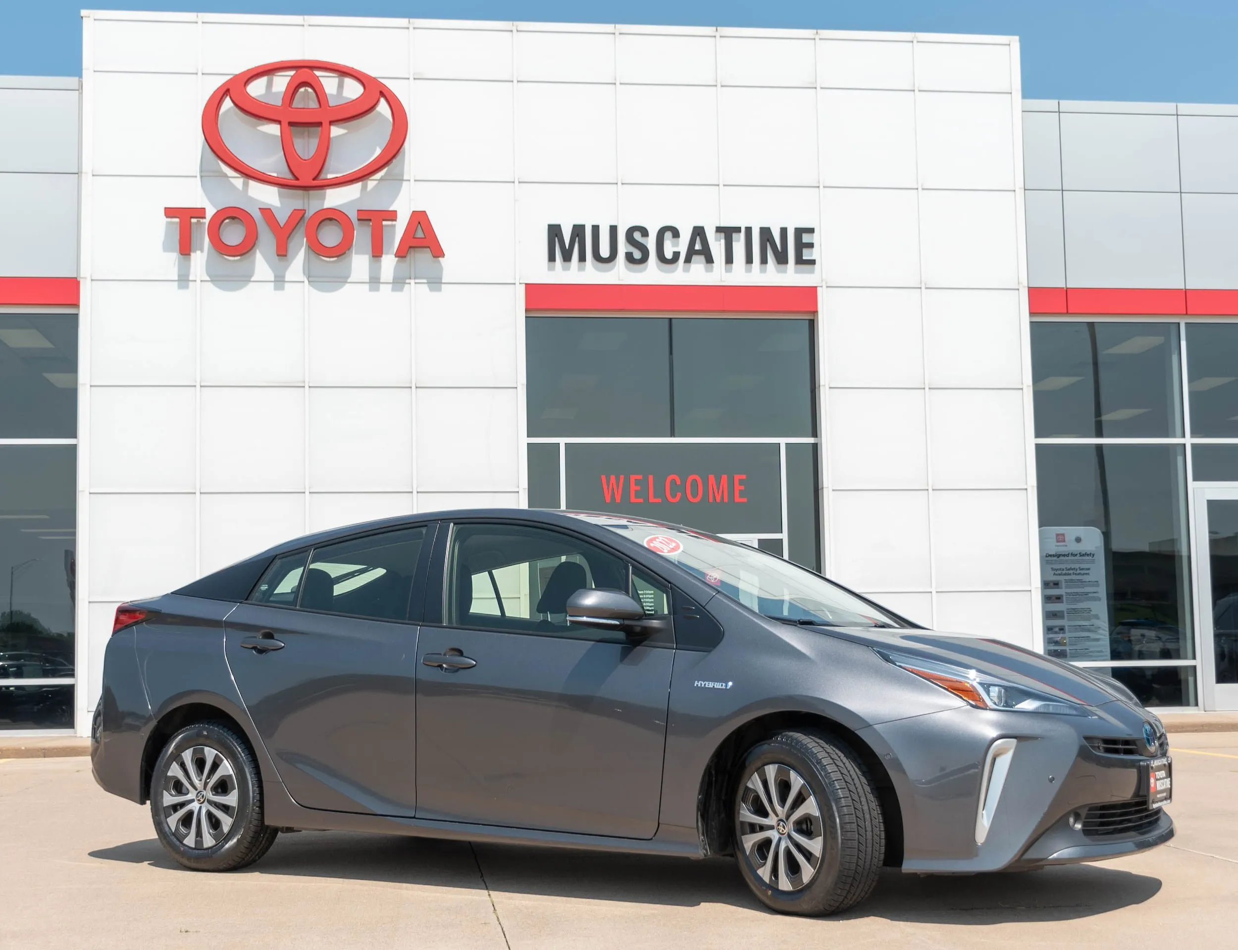 Used 2022 Toyota Prius LE