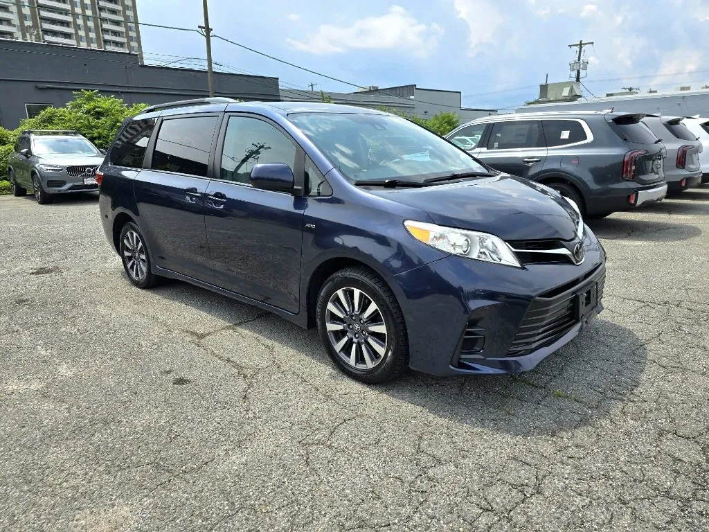 Used 2018 Toyota Sienna LE