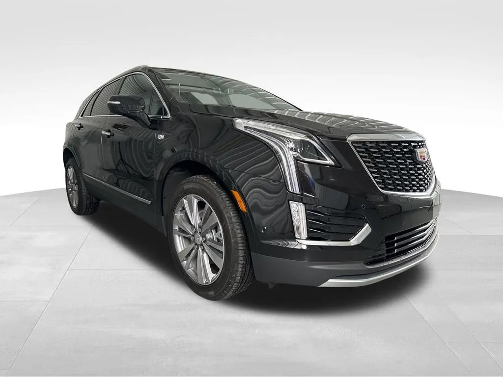 New 2024 Cadillac XT4 Luxury w/ Cold Weather Package