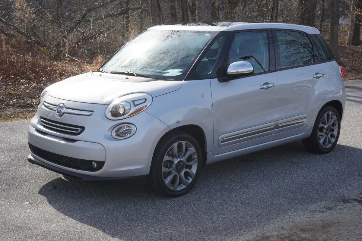 Used 2017 FIAT 500L Lounge w/ Dual-Pane Sunroof Package