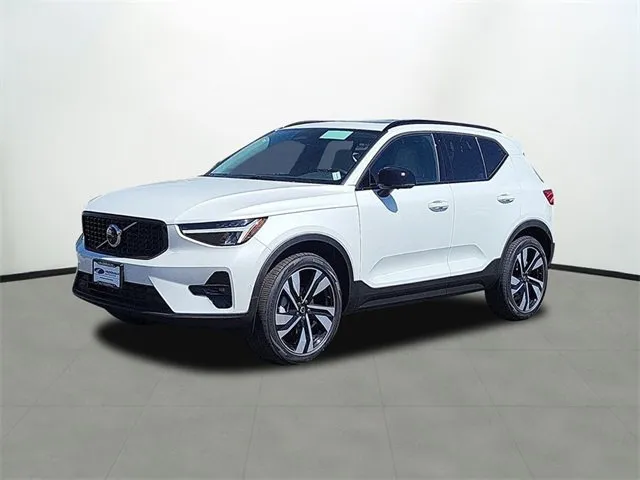 New 2024 Volvo XC40 B5 Plus