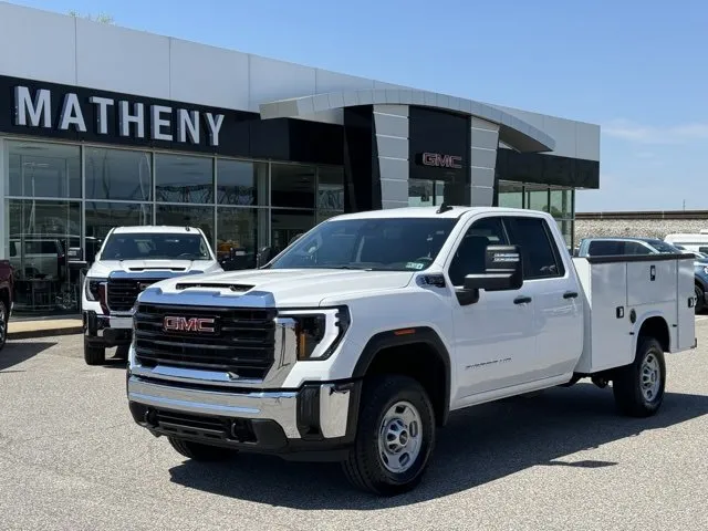 New 2024 GMC Terrain SLT w/ Infotainment Package II