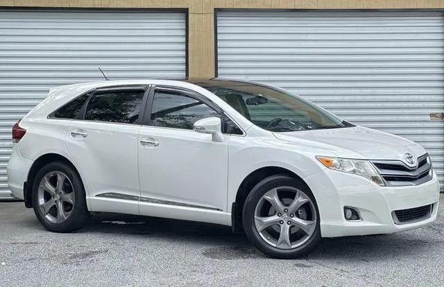 Used 2012 Toyota Highlander SE w/ Tow Pkg