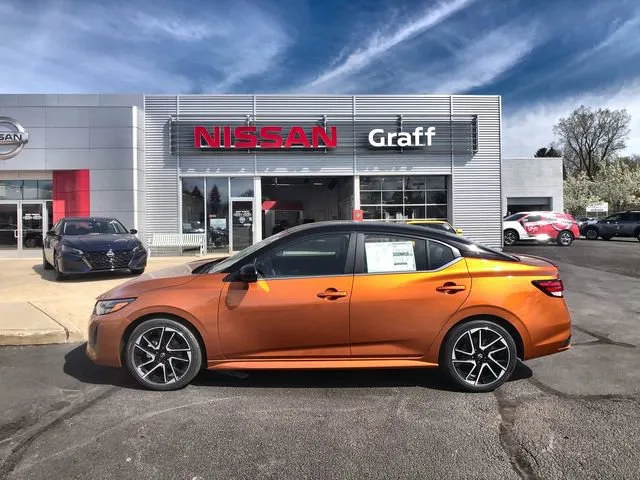 New 2024 Nissan Versa SV w/ Trunk Package