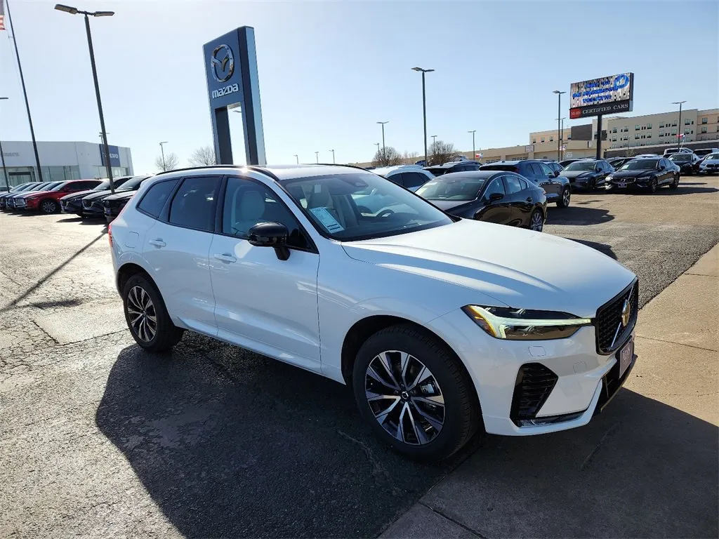 New 2024 Volvo XC40 B5 Plus w/ Protection Package Premier