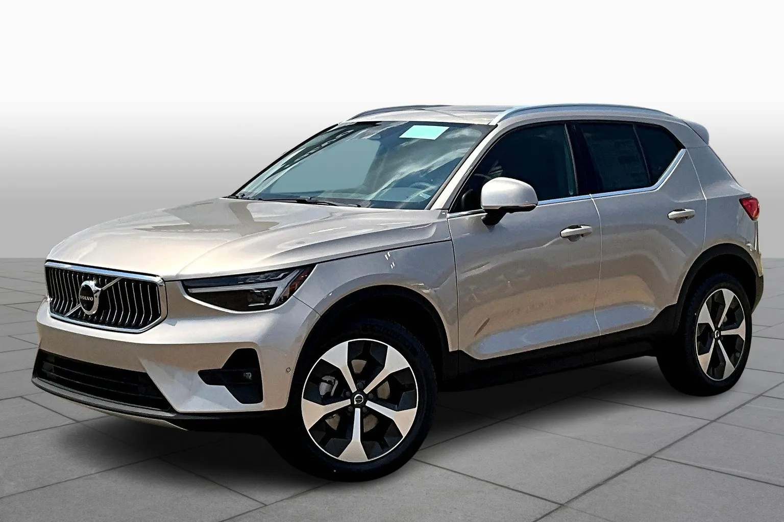 New 2025 Volvo XC40 B5 Core w/ Protection Package Premier