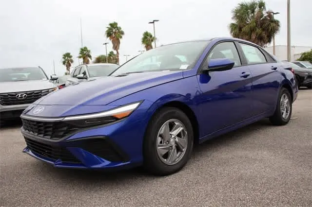 New 2024 Hyundai Elantra SE