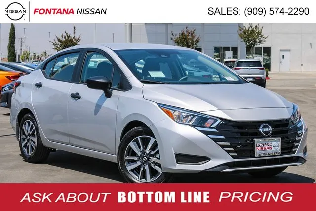 New 2024 Nissan Versa SR w/ Trunk Package