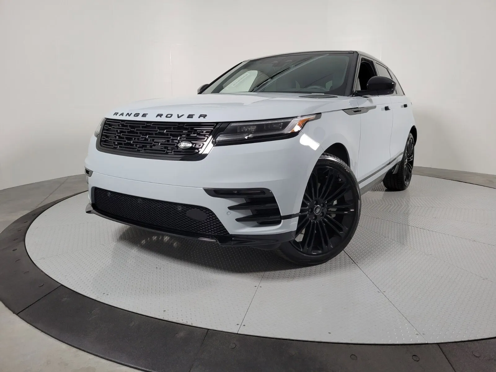 New 2024 Land Rover Range Rover Evoque Dynamic SE