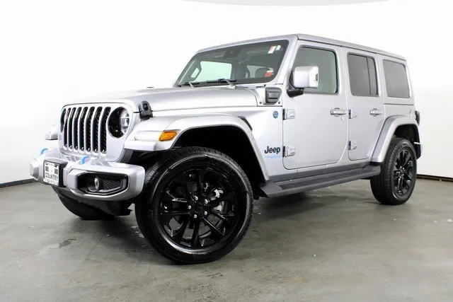 Used 2015 Jeep Wrangler Unlimited Sahara w/ Connectivity Group