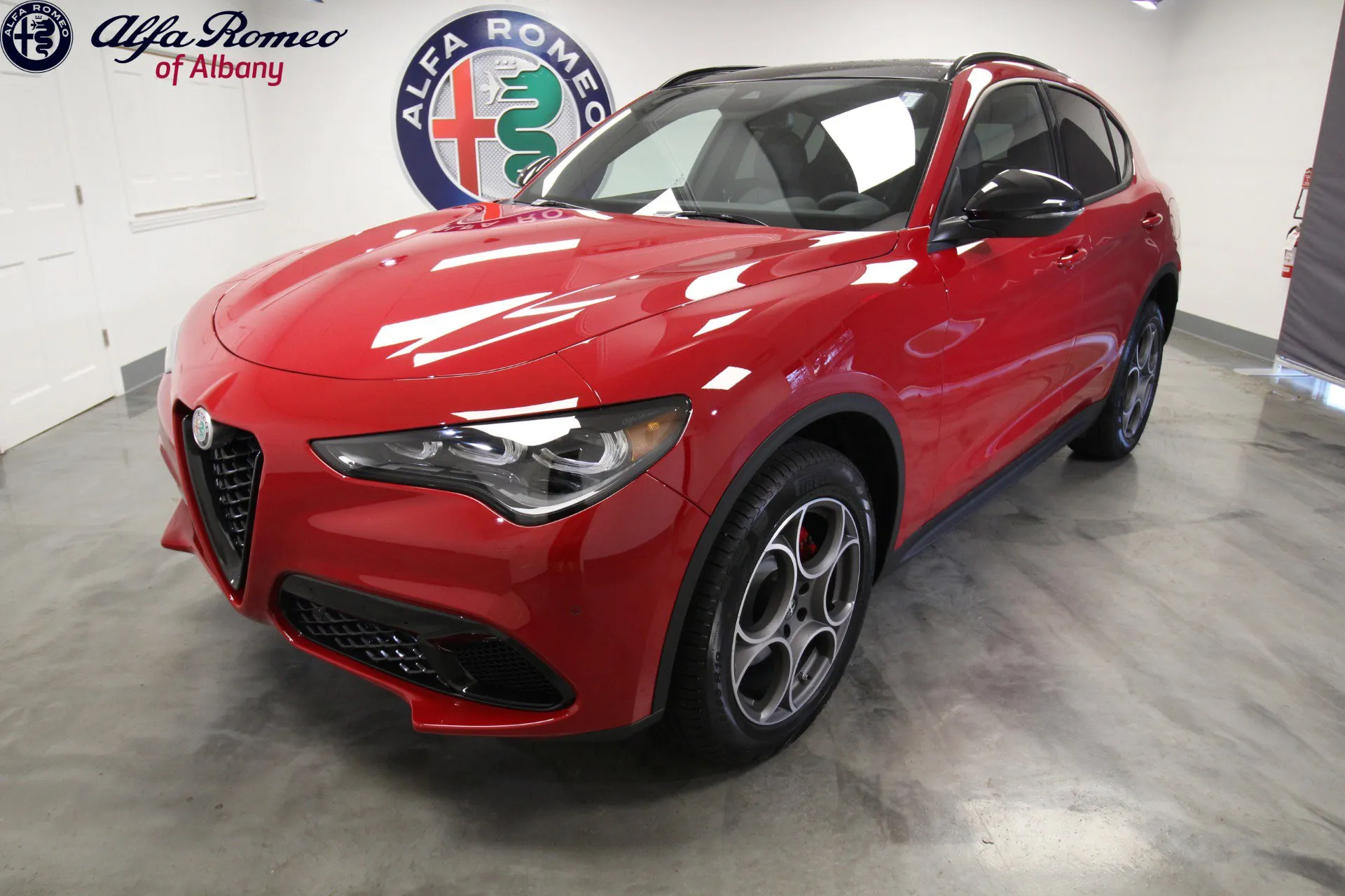 New 2024 Alfa Romeo Tonale Ti w/ Premium Interior Package