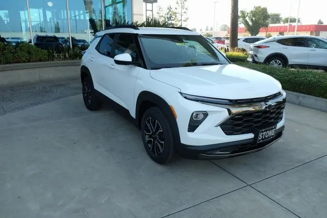 New 2024 Chevrolet Trax RS w/ Sunroof Package