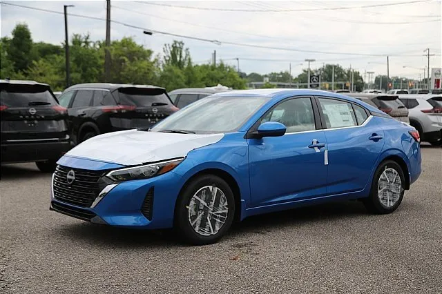 New 2024 Nissan Versa SV w/ Trunk Package