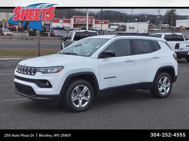 New 2024 Jeep Compass Latitude w/ Convenience Group