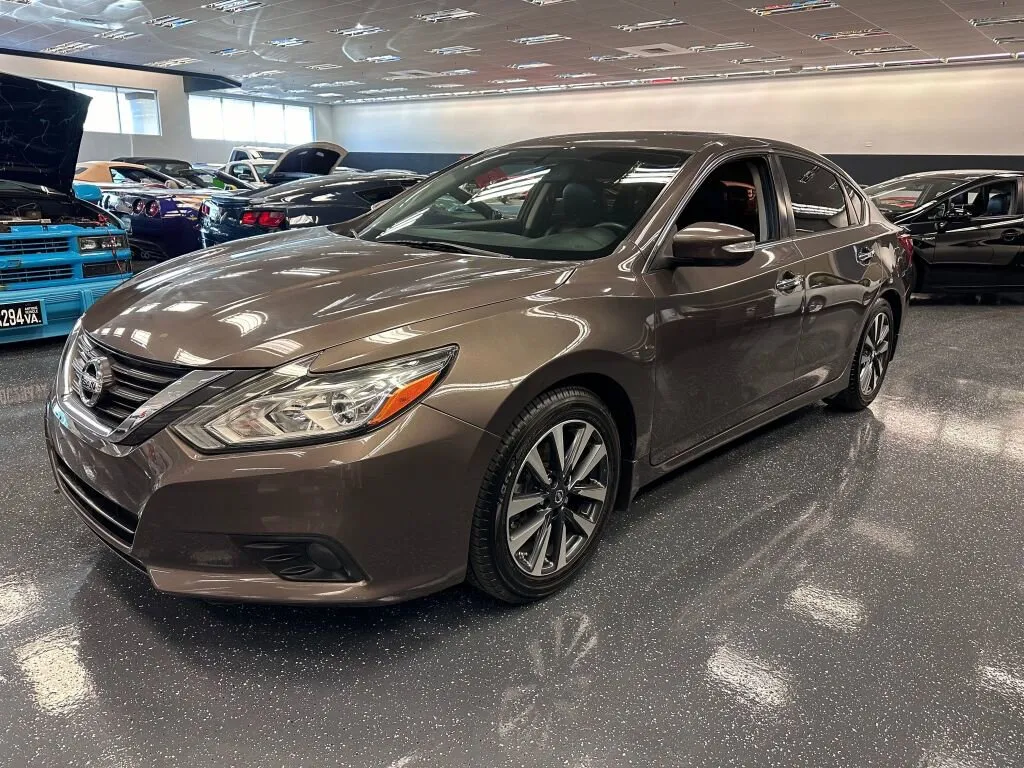 Used 2016 Nissan Altima 2.5 SL w/ 2.5 Technology Package