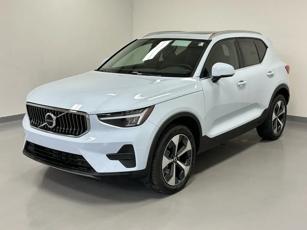 New 2025 Volvo XC40 B5 Core w/ Protection Package Premier