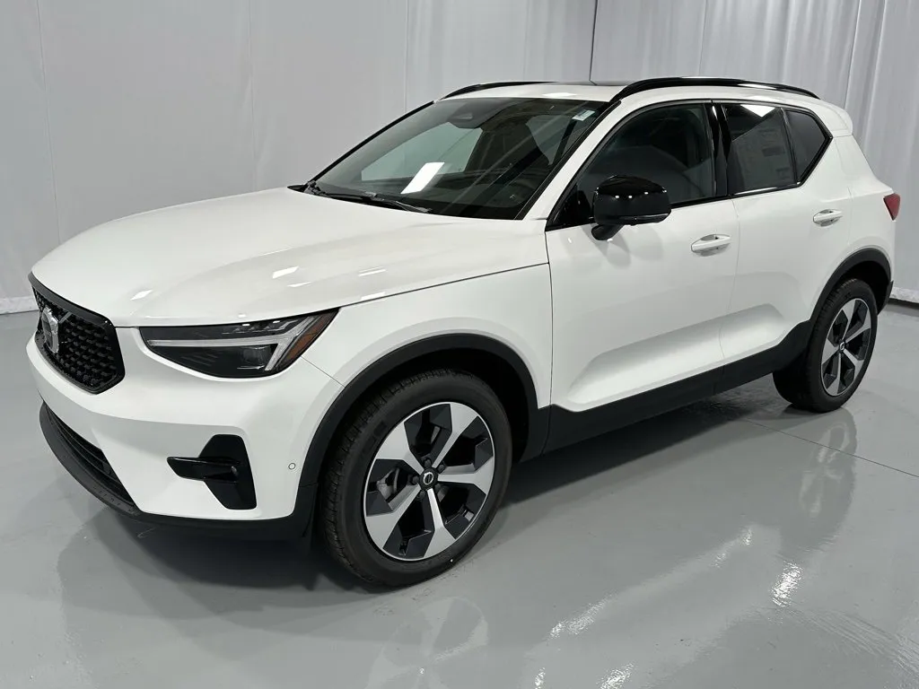 New 2025 Volvo XC40 B5 Plus w/ Protection Package Premier