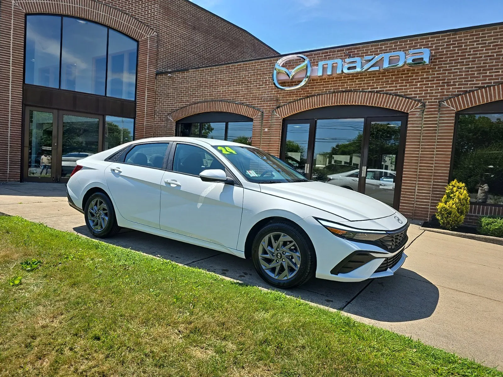 New 2024 Hyundai Elantra Blue