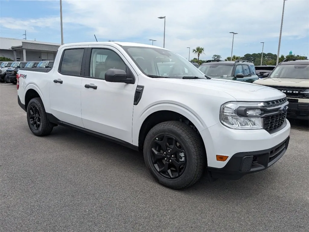 New 2024 Ford Bronco Sport Outer Banks w/ Tech Package